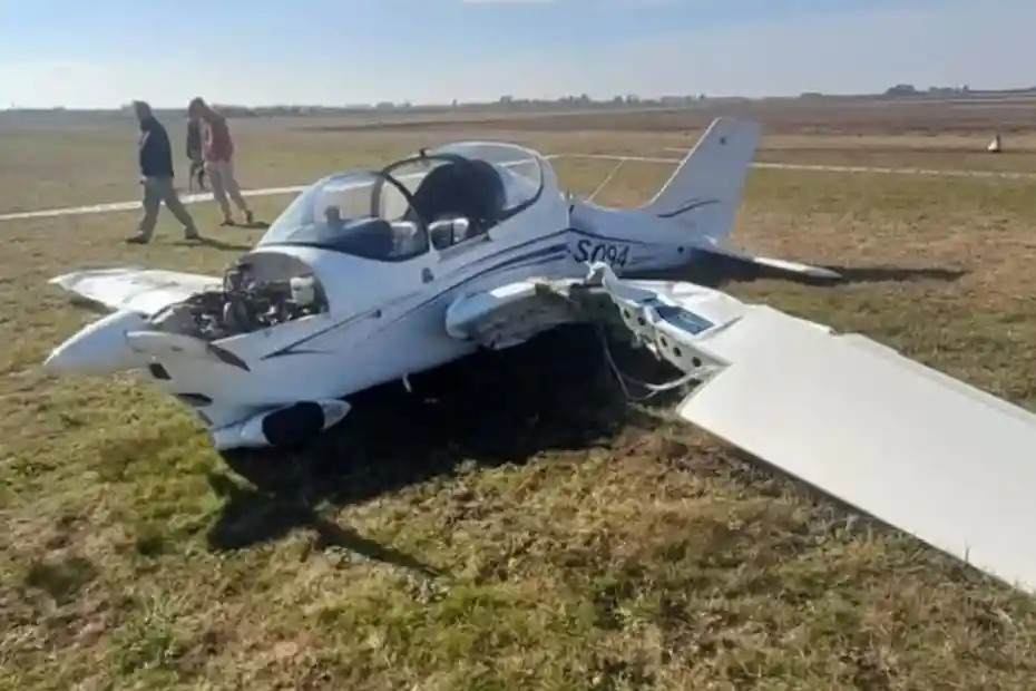 Avioneta dañada tras embestir a un toro durante un aterrizaje en Chivilcoy