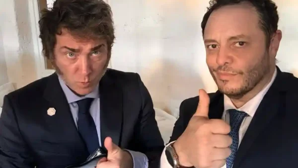 Demian Reidel junto a Javier Milei durante un acto oficia