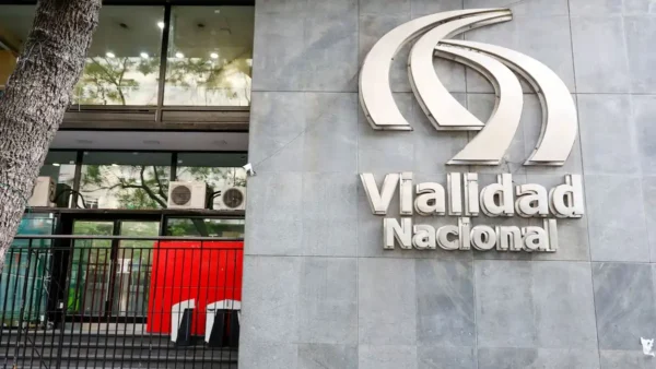 Fachada de Vialidad Nacional tras el fallo judicial que frenó su cierre