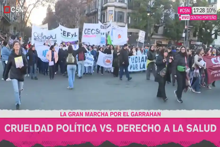 Marcha federal del Hospital Garrahan en Plaza de Mayo por mejoras salariales y laborales