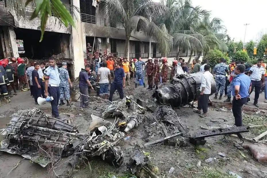 Tragedia en Bangladesh un avión militar se estrelló contra una escuela