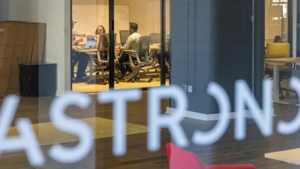 Ejecutivos en una empresa tecnológica en medio de una investigación interna tras el caso Astronomer