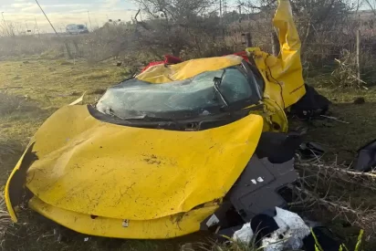 Ferrari destrozada en San Vicente