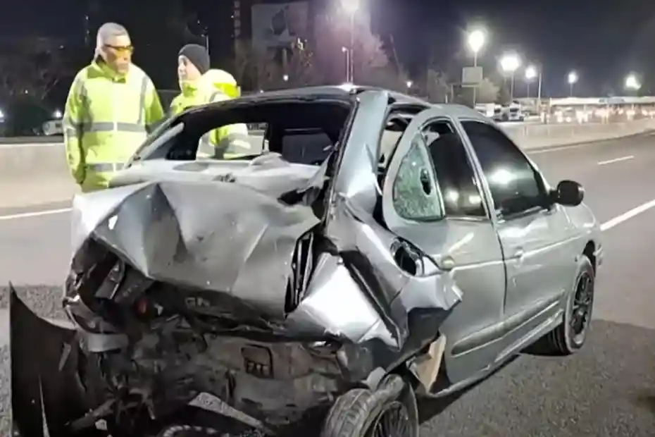 Choque en la autopista Riccheri entre un auto y una combi
