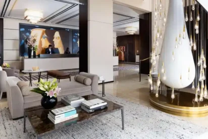 Agustín Rombolá denunció a Manuel Adorni por el viaje a Nueva York en avión presidencial