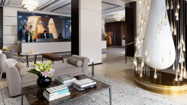 Agustín Rombolá denunció a Manuel Adorni por el viaje a Nueva York en avión presidencial