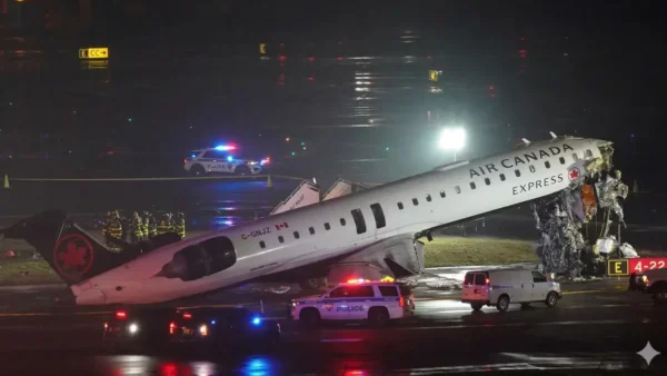 Avión de Air Canada detenido en pista tras el accidente en LaGuardia