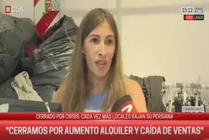 Comerciante de Lanús cerrando su local comercial.