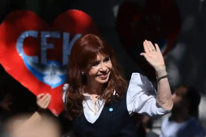 Cristina Kirchner saliendo de Comodoro Py tras declarar sobre la causa Cuadernos