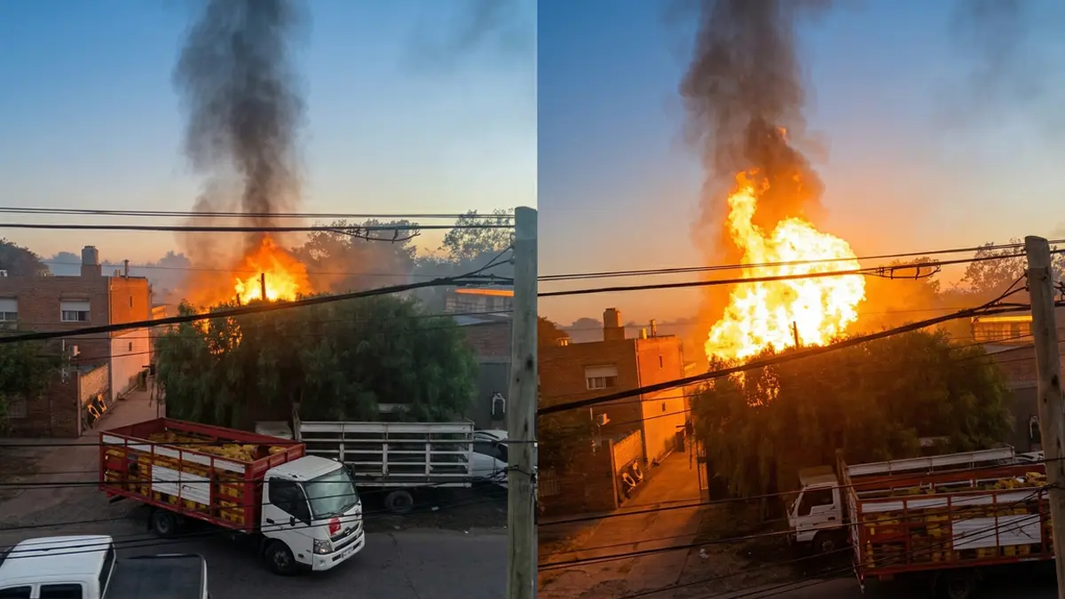 Momento exacto de la explosión y columna de humo en el depósito de garrafas en Merlo, Mariano Acosta.