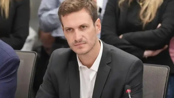 Javier Sánchez Wrba a Martín Menem tras el envío de un rifle al Congreso