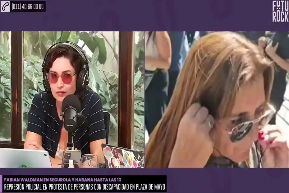 Julia Mengolini entrevistando a manifestante en protesta frente a Casa Rosada