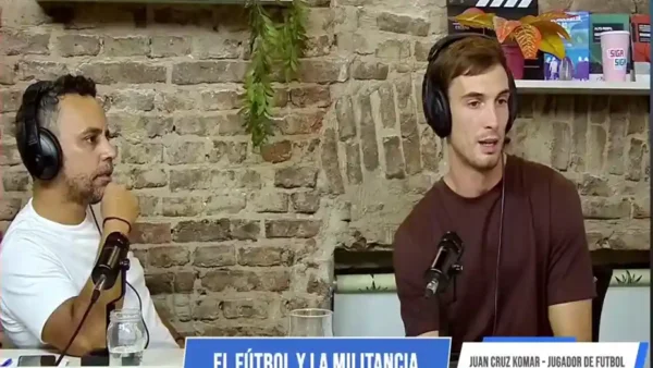 Juan Cruz Komar hablando sobre derechos humanos y actualidad política