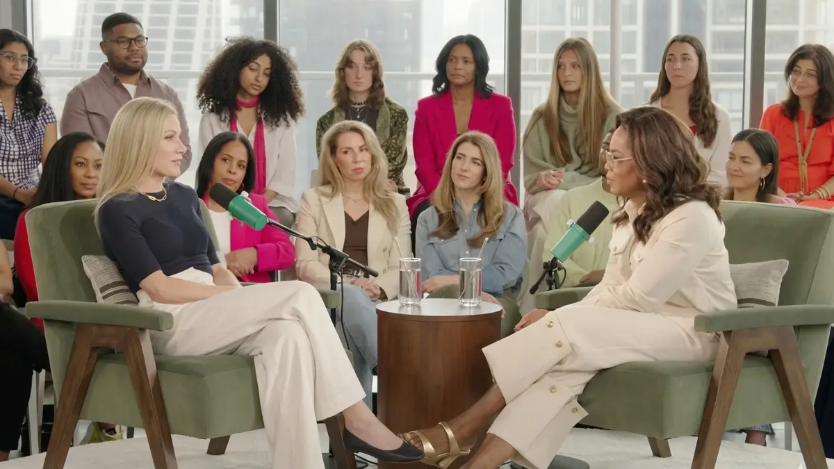 Kristin Cabot durante la entrevista con Oprah Winfrey tras el escándalo viral de Coldplay