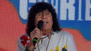 El cantante La Mona Jiménez relata en una entrevista las detenciones que sufrió durante la dictadura militar en Córdoba.