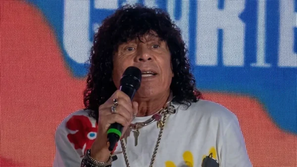 El cantante La Mona Jiménez relata en una entrevista las detenciones que sufrió durante la dictadura militar en Córdoba.