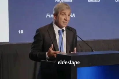 dólares en el colchón