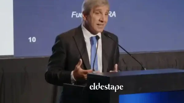 dólares en el colchón