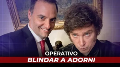 Manuel Adorni junto a Javier Milei bajo el operativo de blindaje oficial.