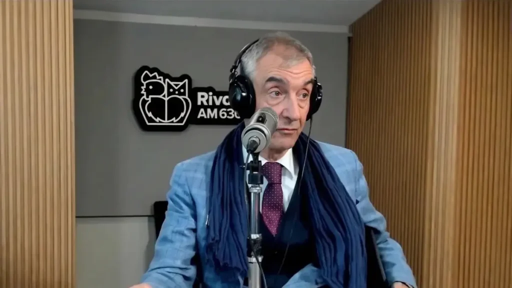 Nelson Castro hablando en Radio Rivadavia sobre la situación de Adorni