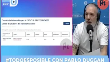 Pablo Duggan durante su programa en Radio 10 analizando gastos atribuidos a Manuel Adorni