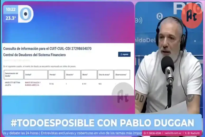 Pablo Duggan durante su programa en Radio 10 analizando gastos atribuidos a Manuel Adorni