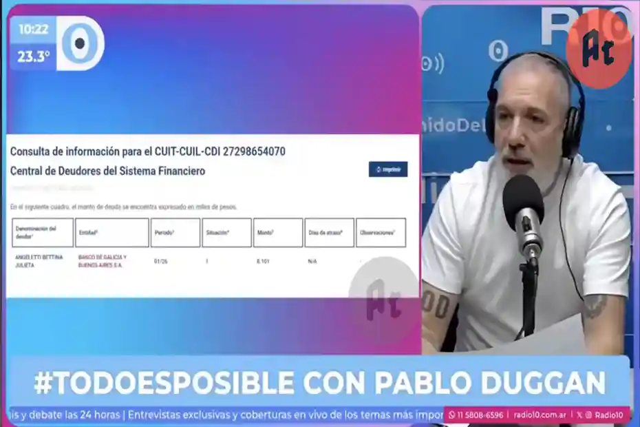 Pablo Duggan durante su programa en Radio 10 analizando gastos atribuidos a Manuel Adorni