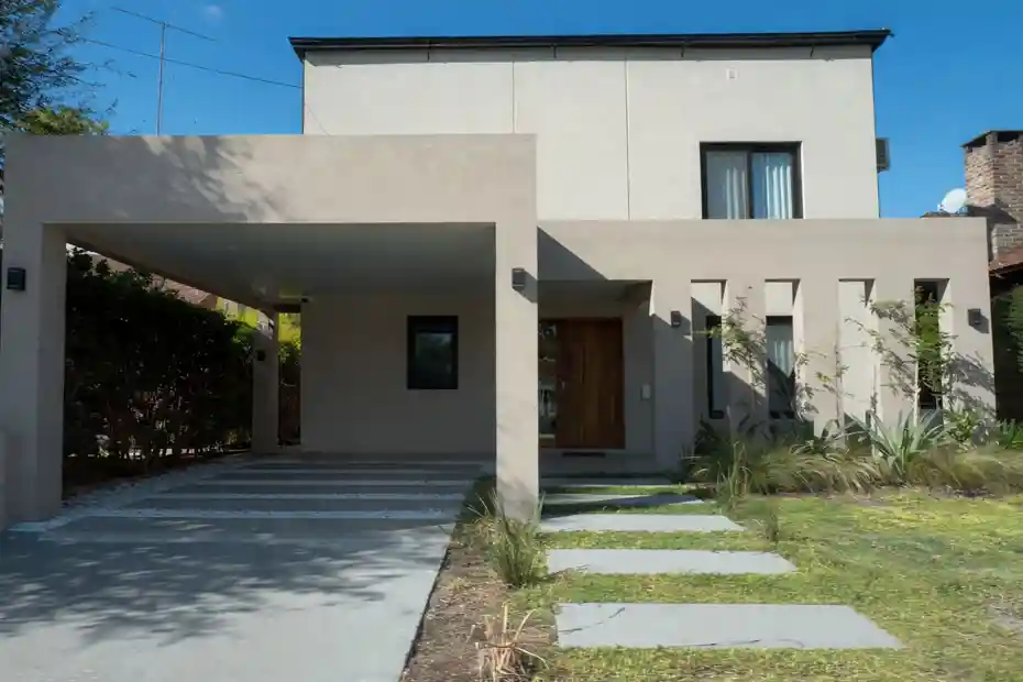 Marcela Pagano denunciando a Manuel Adorni por propiedad no declarada