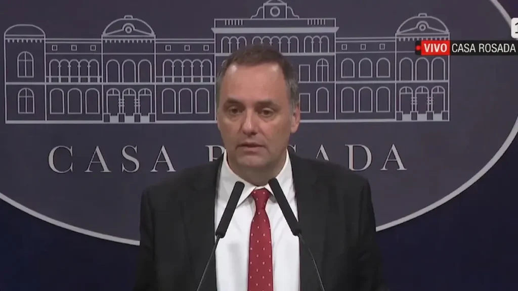 Manuel Adorni jefe Gabinete conferencia prensa Casa Rosada denuncias patrimonio de Manuel Adorni enriquecimiento ilícito.