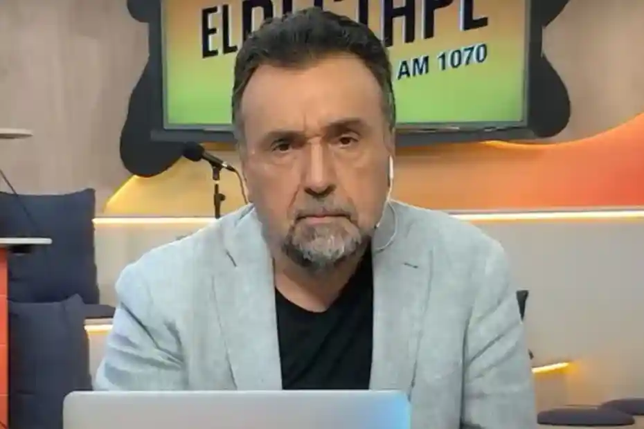 El periodista Roberto Navarro analizando el impacto político de la imagen de Lionel Messi y Donald Trump.