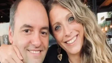 Cuenta de Sacachispas reaccionando al viaje de Manuel Adorni a Nueva York