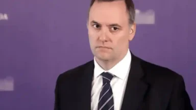 Manuel Adorni y la frase “Somos humanos” tras la polémica por deslomarse