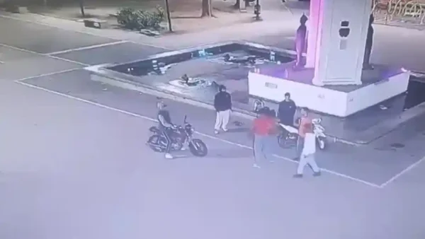 Escena de tiroteo en plaza de Berazategui donde ocurrió el crimen de Santiago Agustín González