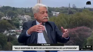Jorge Asís durante una entrevista hablando sobre la oposición en Argentina