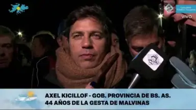 Axel Kicillof durante la vigilia por Malvinas en Río Grande.