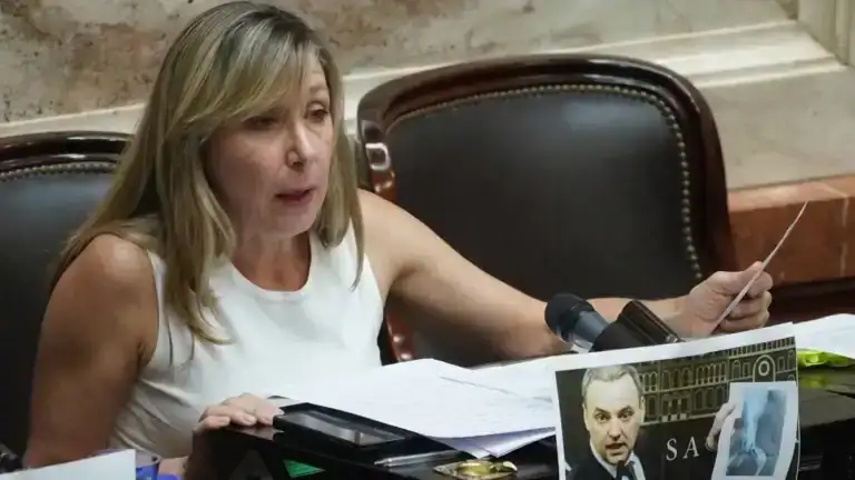 “La gente le dice ‘Aloe Vera’”: Myriam Bregman cruzó a Adorni en el Congreso