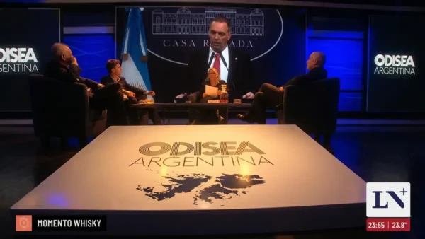 Carlos Pagni durante el segmento en LN+ donde ironizó sobre Manuel Adorni.