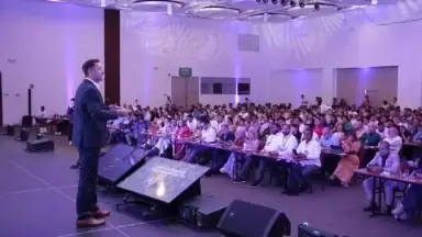 Cumbre Mundial de Comunicación Política enfocada en capacitación y estrategia política