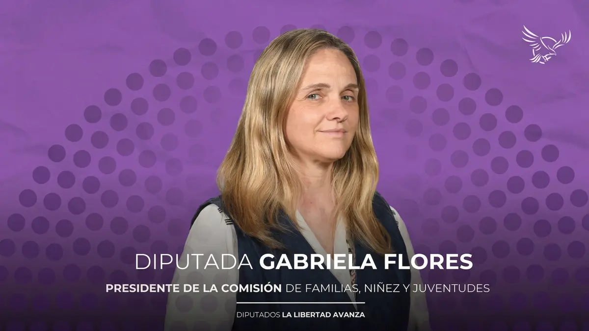 María Gabriela Flores durante una declaración pública sobre pasajes del Congreso