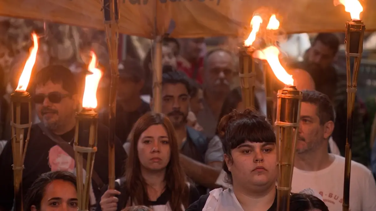 docentes marchan con antorchas en CABA por financiamiento universitario