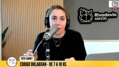 Camila Dolabjian denunciando irregularidades en el PAMI en Radio Rivadavia