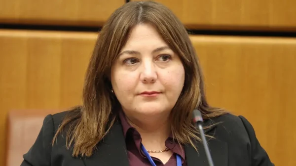 Alejandra Mángano pidió archivar la causa por el viaje de Adorni.