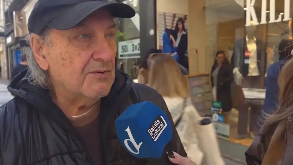 Caída del consumo en Argentina reflejada en un jubilado que ajusta sus gastos diarios