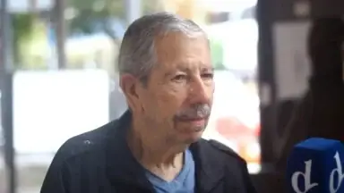 Jubilado que no llega a fin de mes relata cómo la crisis lo llevó a vender su auto.