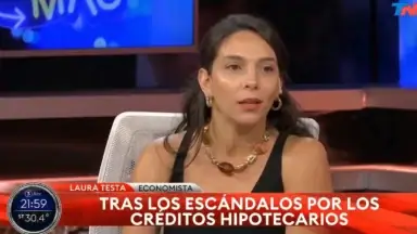 La economista Laura Testa durante su intervención analizando los créditos de privilegio del Banco Nación.