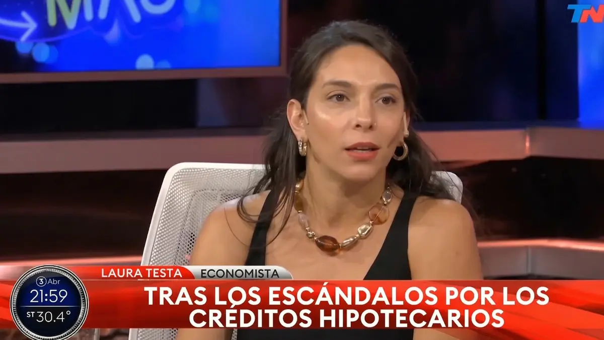 La economista Laura Testa durante su intervención analizando los créditos de privilegio del Banco Nación.
