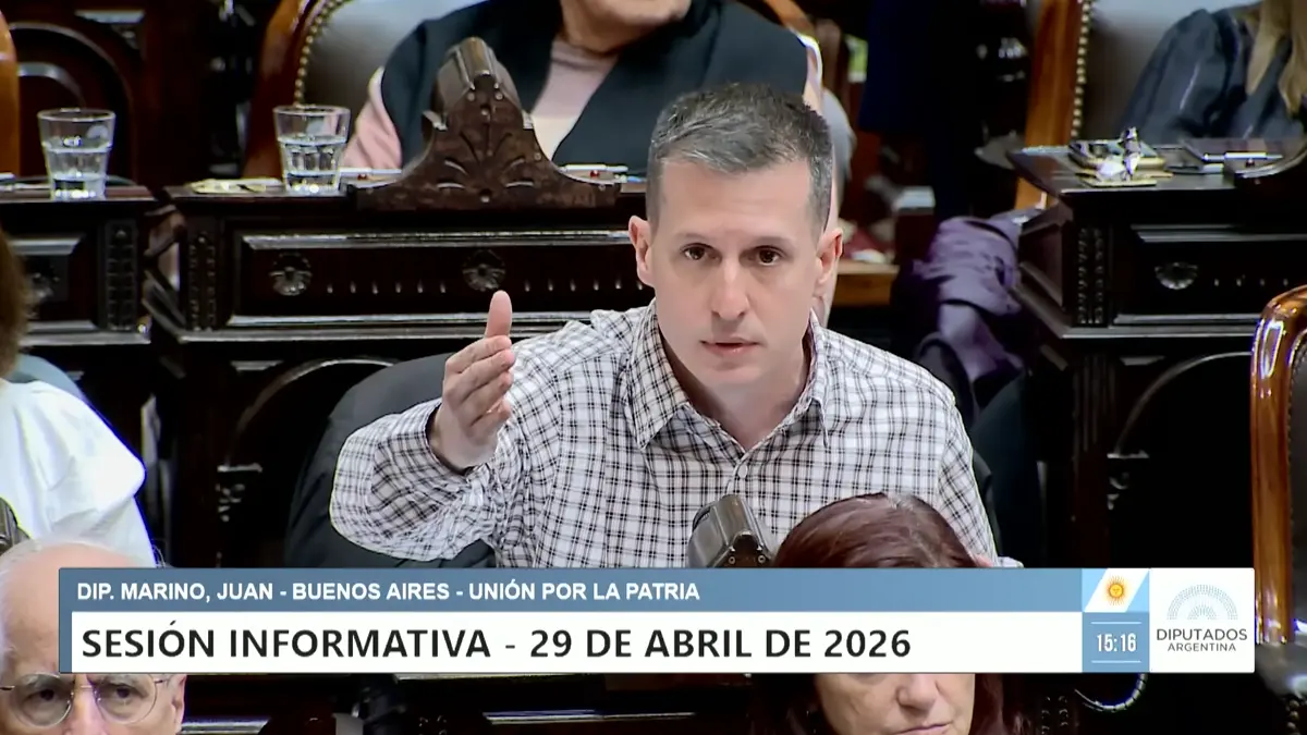 Juan Marino durante acusaciones a Adorni en el Congreso en sesión de Diputados