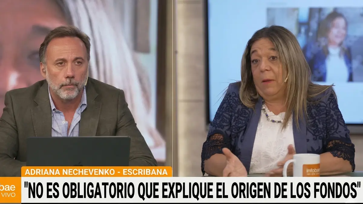 Adriana Nechevenko durante una entrevista hablando sobre operaciones inmobiliarias
