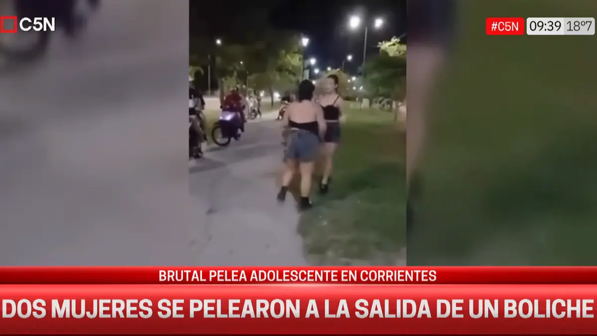 pelea de adolescentes en la calle tras salir de un boliche en Corrientes
