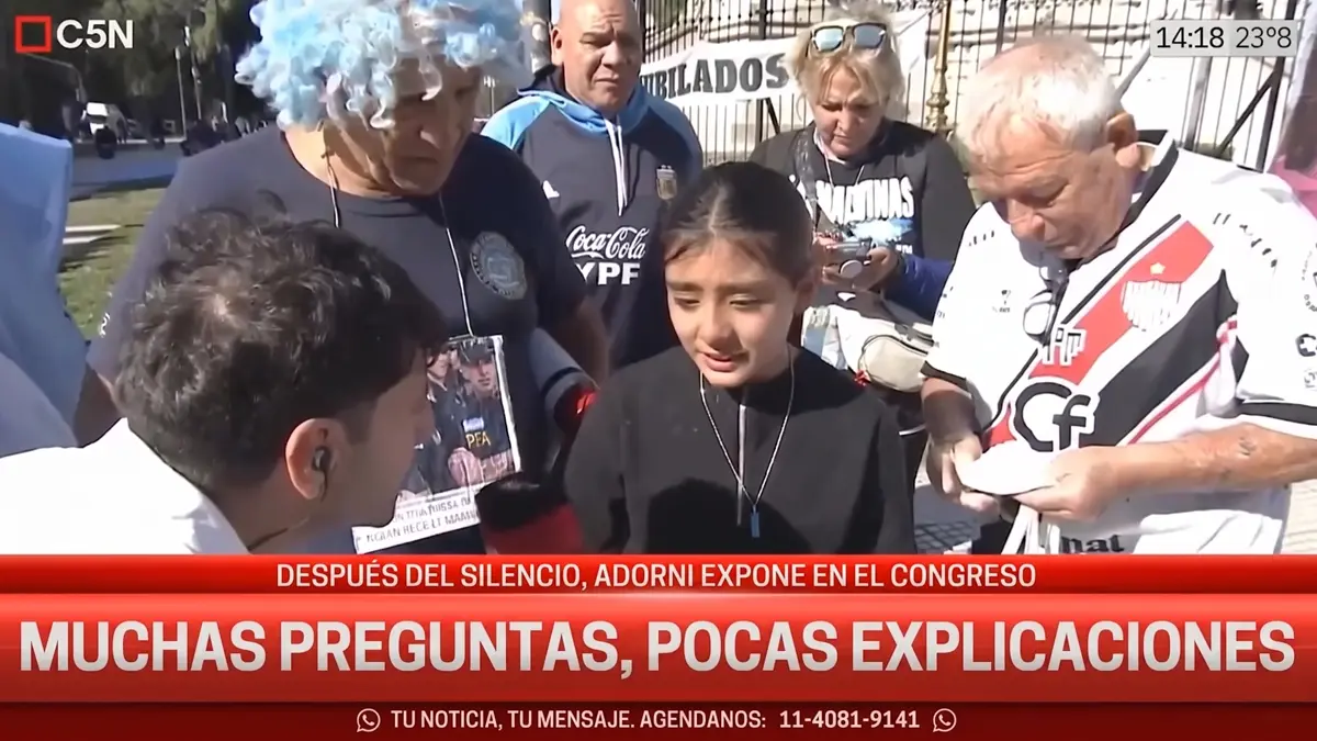 Santina emocionada durante protesta de jubilados en el Congreso